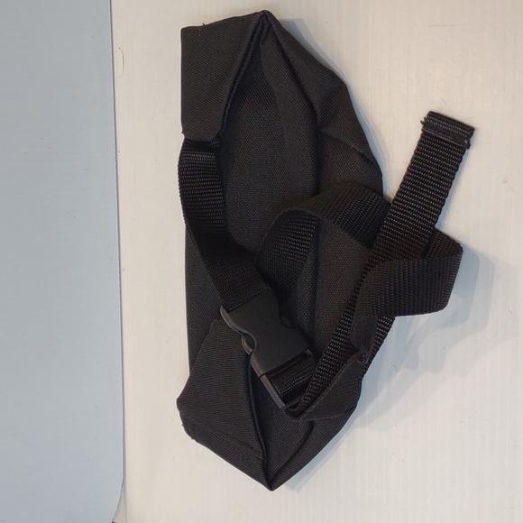 STX (Lacrosse / Field Hockey) Black UNISEX Waist Pack Fanny Pack Adj. Strap NWT - Picture 3 of 3